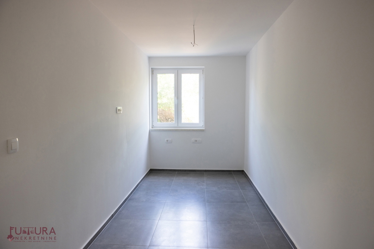 PAG - MANDRE, STANOVANJE 101,52 M2, PRODAJA, NOVO, VRT, GARAŽA, LOKACIJA