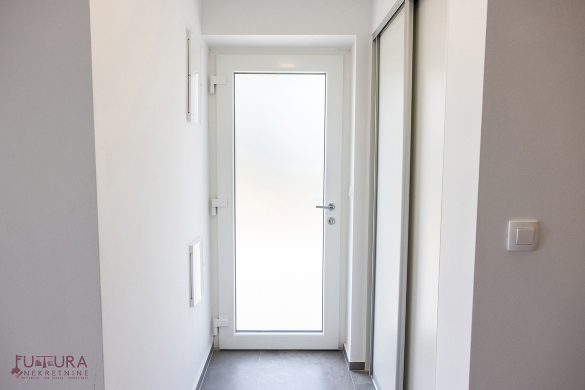 PAG - MANDRE, STANOVANJE 101,52 M2, PRODAJA, NOVO, VRT, GARAŽA, LOKACIJA