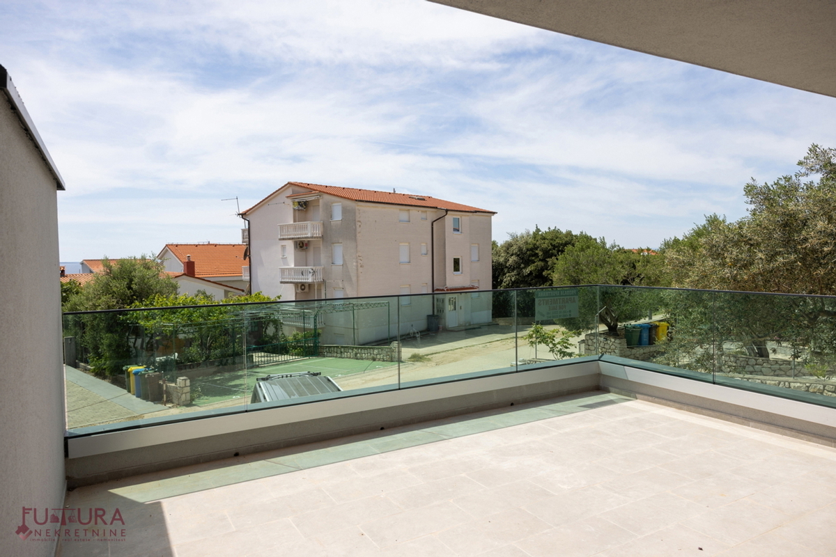 PAG - MANDRE, STANOVANJE 101,52 M2, PRODAJA, NOVO, VRT, GARAŽA, LOKACIJA