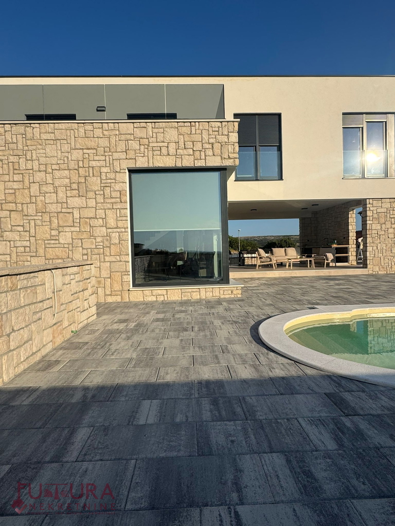 PAG - KOLAN, PRODAJA VILE 190 M2, NOVO, BAZEN, POGLED!!!