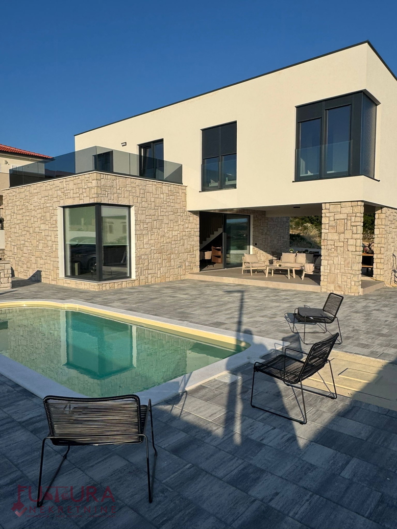 PAG - KOLAN, PRODAJA VILE 190 M2, NOVO, BAZEN, POGLED!!!