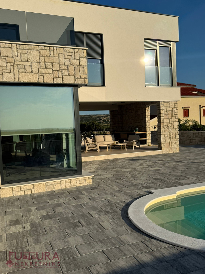 PAG - KOLAN, PRODAJA VILE 190 M2, NOVO, BAZEN, POGLED!!!