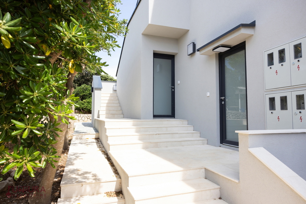 Pag - Mandre, stan 100,32 m2, prodaja, razgled, vrt, garaža, lokacija