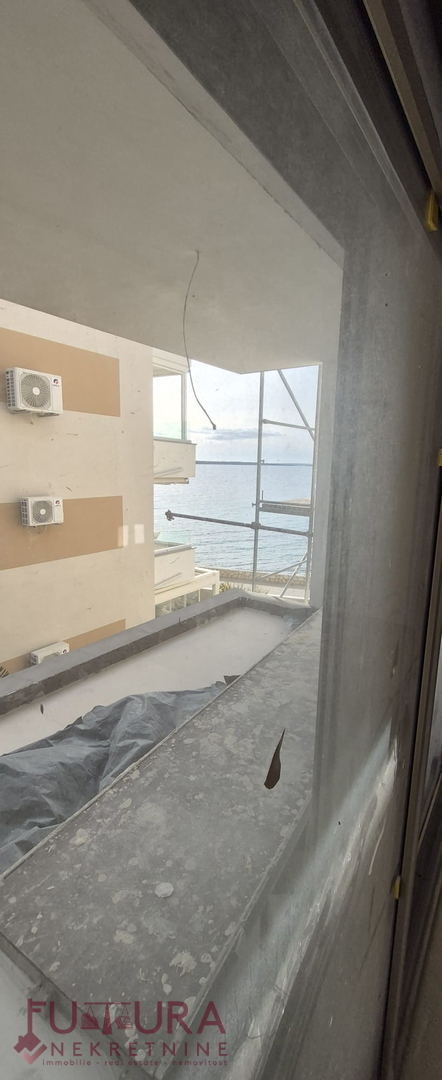 PAG - MANDRE, STAN 41,76 M2, PRODAJA, PRVA VRSTA, ODPRT RAZGLED, VRT!!