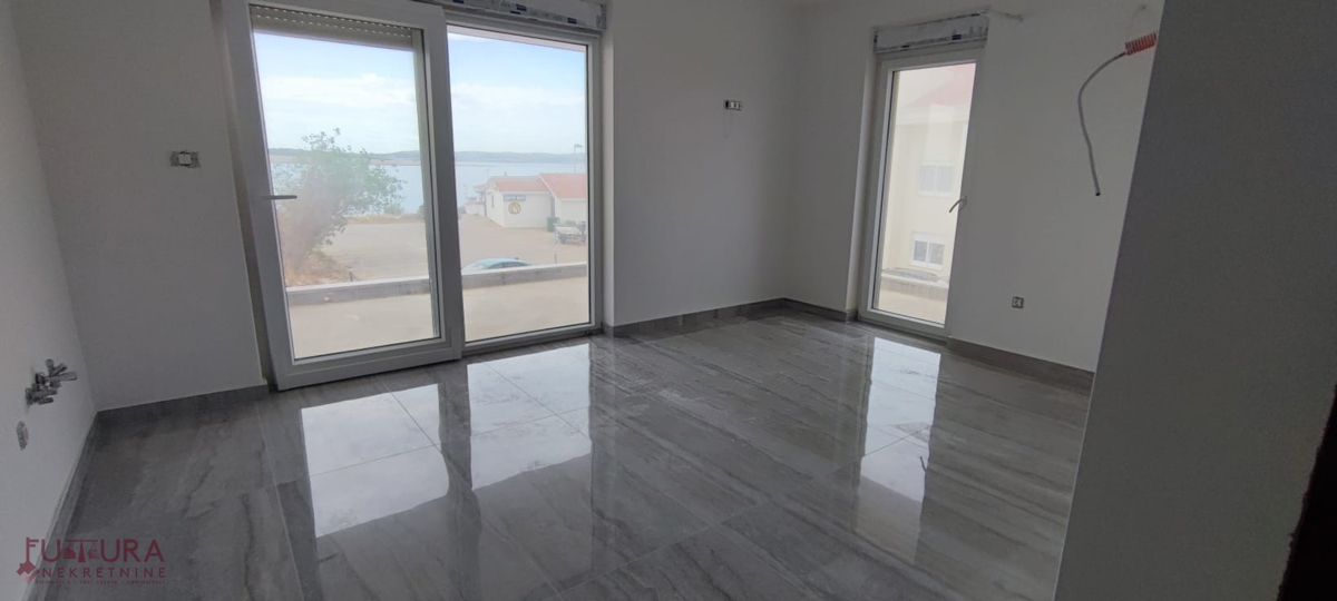 PAG - POVLJANA, PRODAJA STANOVANJA 58,54 M2, RAZGLED, 50 M OD MORJA, NOVO!!!