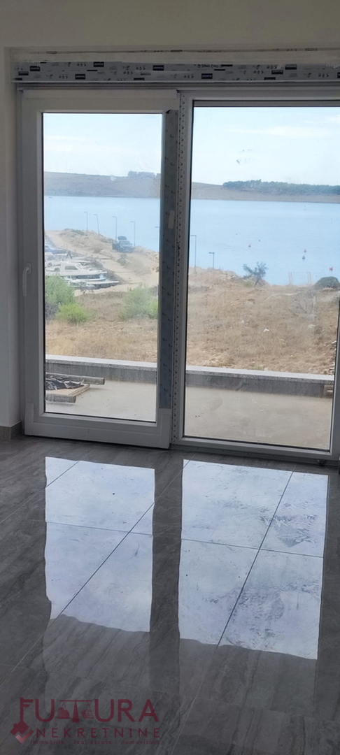 PAG - POVLJANA, PRODAJA STANOVANJA 58,54 M2, RAZGLED, 50 M OD MORJA, NOVO!!!