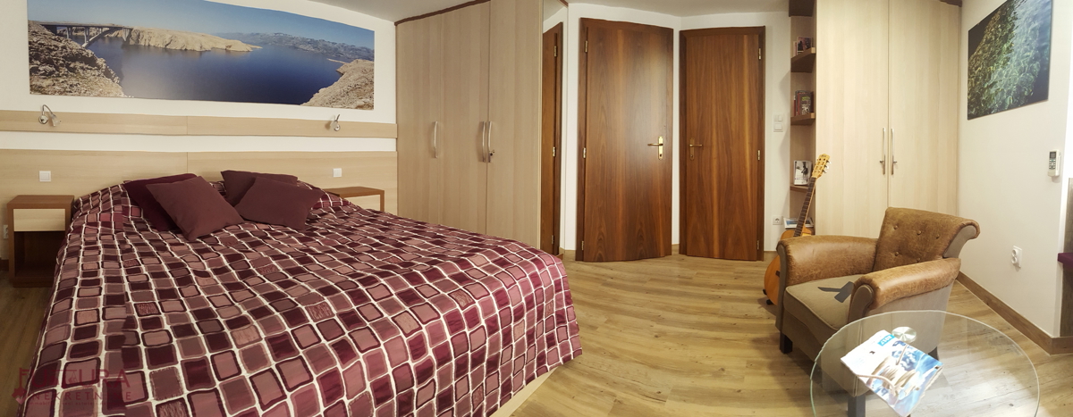 PAG - CENTER, HIŠA 150 M2, PRODAJA, UVELJAVLJENA TURISTIČNA NASTANITEV, LOKACIJA!