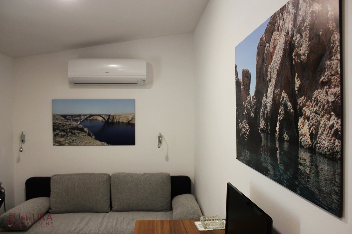 PAG - CENTER, HIŠA 150 M2, PRODAJA, UVELJAVLJENA TURISTIČNA NASTANITEV, LOKACIJA!