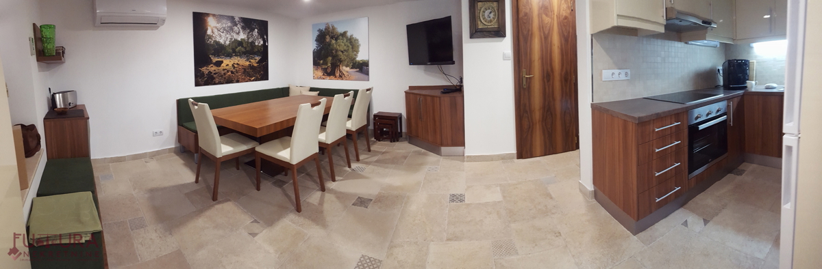PAG - CENTER, HIŠA 150 M2, PRODAJA, UVELJAVLJENA TURISTIČNA NASTANITEV, LOKACIJA!