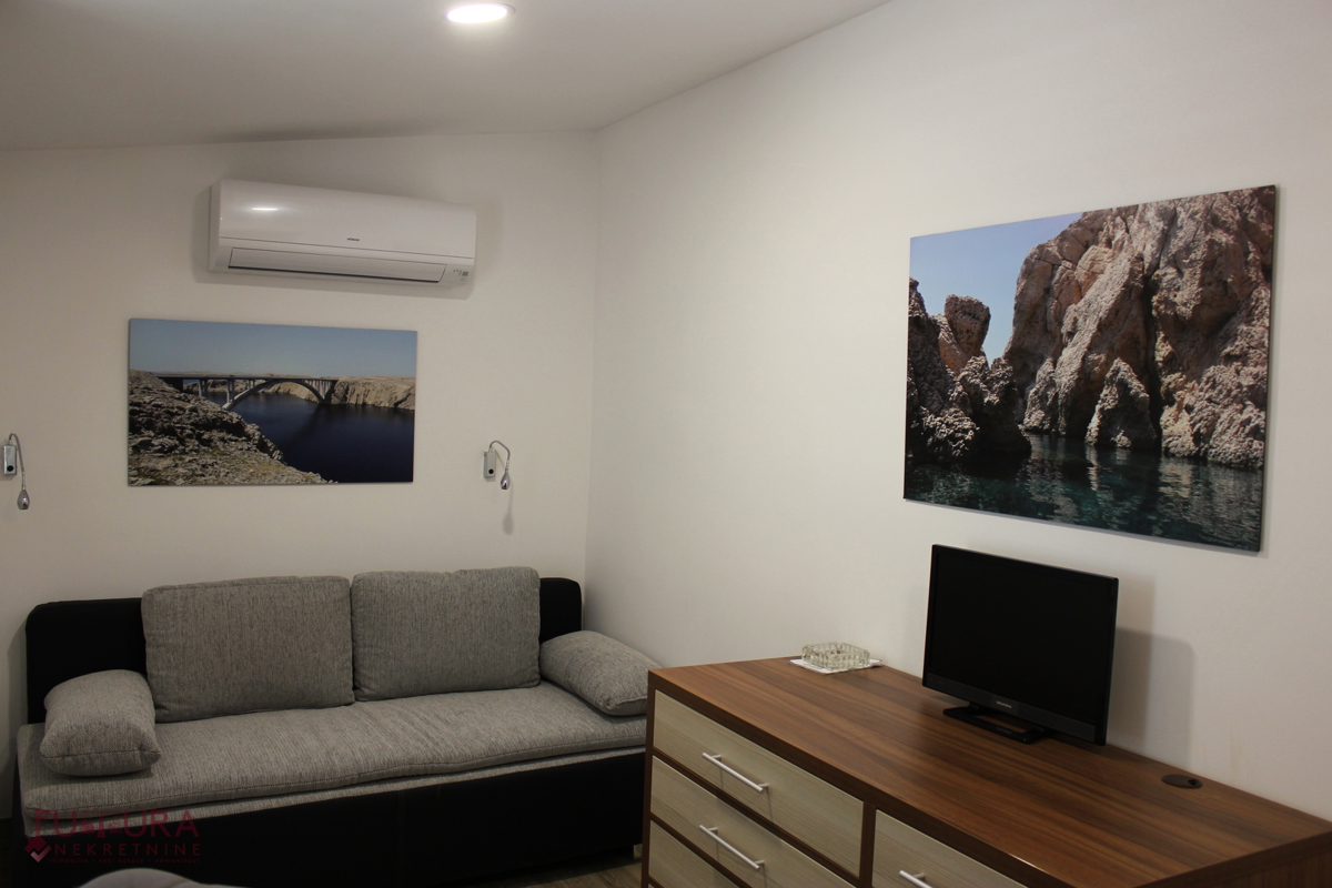 PAG - CENTER, HIŠA 150 M2, PRODAJA, UVELJAVLJENA TURISTIČNA NASTANITEV, LOKACIJA!