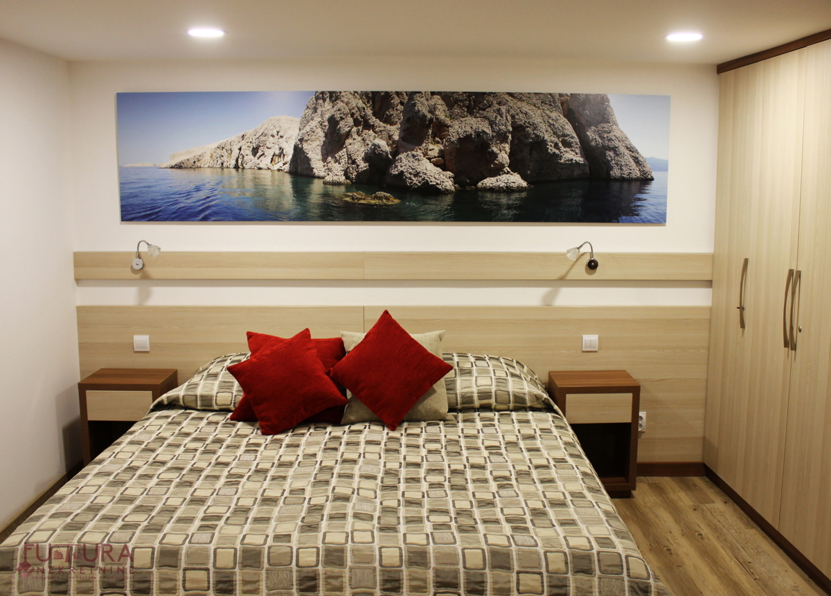 PAG - CENTER, HIŠA 150 M2, PRODAJA, UVELJAVLJENA TURISTIČNA NASTANITEV, LOKACIJA!