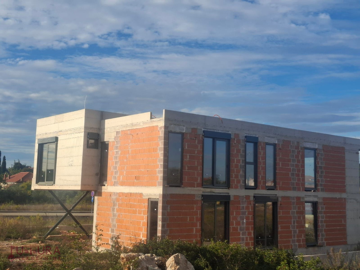 ZADAR - UGLJAN, STAN 100,68 M2, PRODAJA, NOVO, VRT, PRVA VRSTA, POGLED!!!