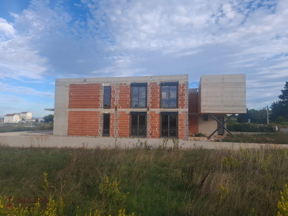 ZADAR - UGLJAN, STAN 100,68 M2, PRODAJA, NOVO, VRT, PRVA VRSTA, POGLED!!!