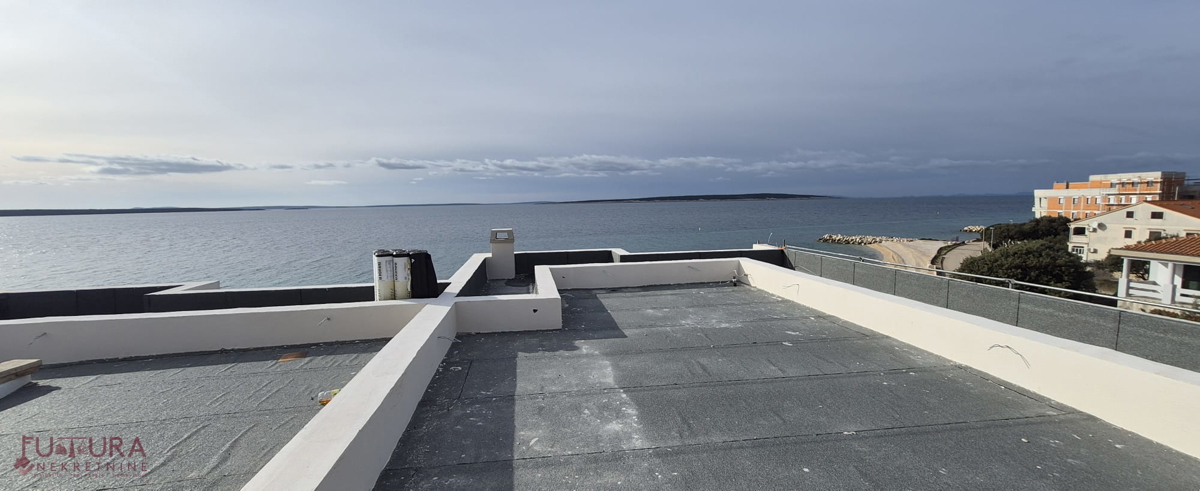 PAG - MANDRE, STAN 131,72 M2, PRODAJA, PRVA VRSTA, ODPRT RAZGLED, VRT, STREŠNA TERASA!!!