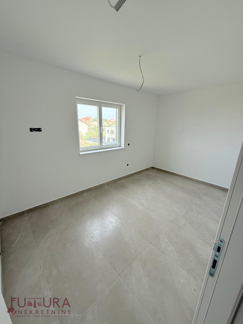 ZADAR - PRIVLAKA, STAN 107 M2, PRODAJA, RAZGLED, STREŠNA TERASA, LOKACIJA!!!