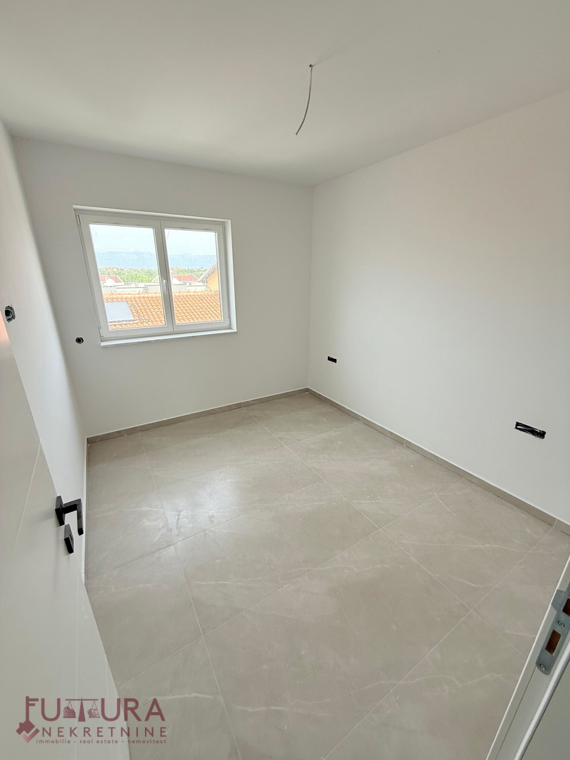 ZADAR - PRIVLAKA, STAN 107 M2, PRODAJA, RAZGLED, STREŠNA TERASA, LOKACIJA!!!