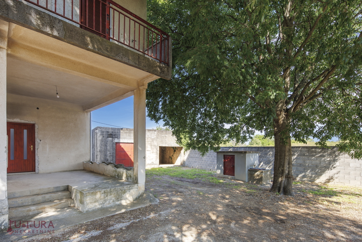 ZADAR - SMILČIĆ, HIŠA 470 M2, PRODAJA, GARAŽA!