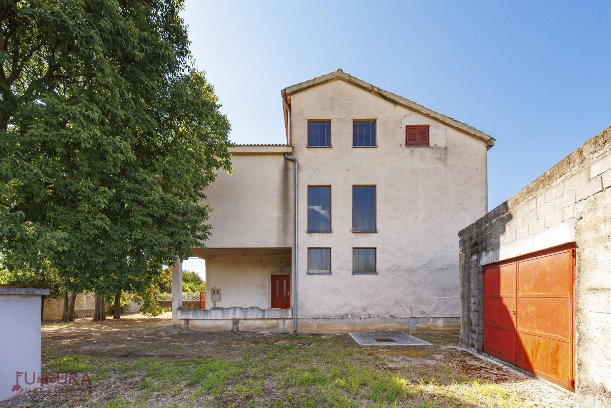 ZADAR - SMILČIĆ, HIŠA 470 M2, PRODAJA, GARAŽA!