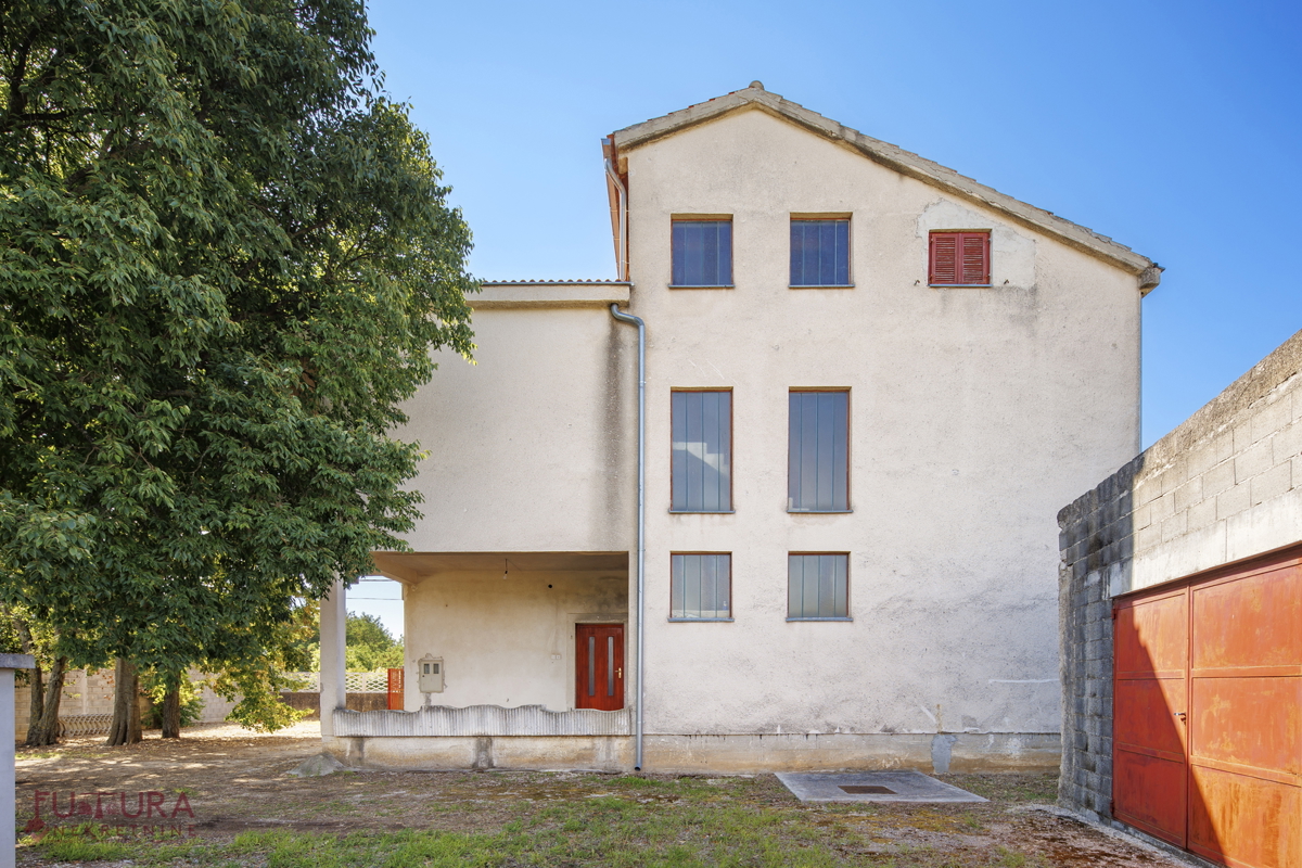 ZADAR - SMILČIĆ, HIŠA 470 M2, PRODAJA, GARAŽA!