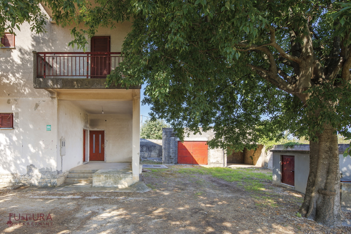 ZADAR - SMILČIĆ, HIŠA 470 M2, PRODAJA, GARAŽA!