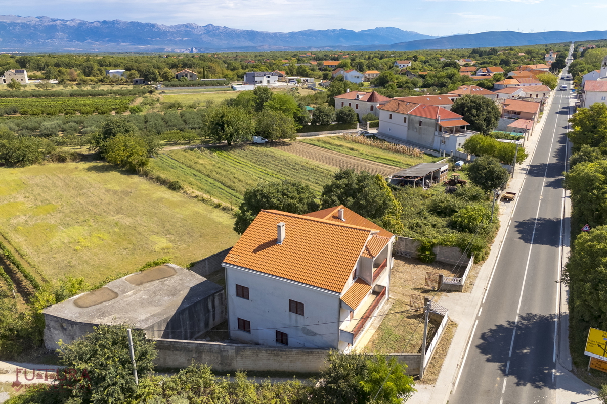 ZADAR - SMILČIĆ, HIŠA 470 M2, PRODAJA, GARAŽA!