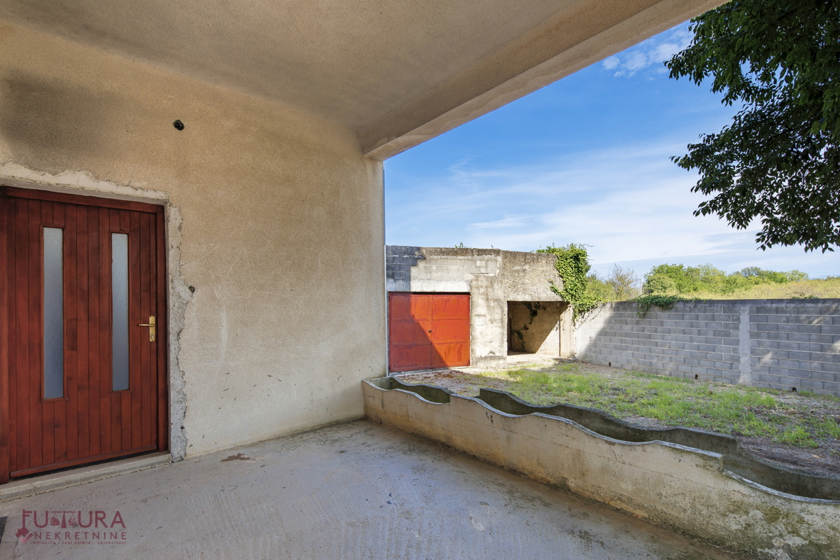 ZADAR - SMILČIĆ, HIŠA 470 M2, PRODAJA, GARAŽA!