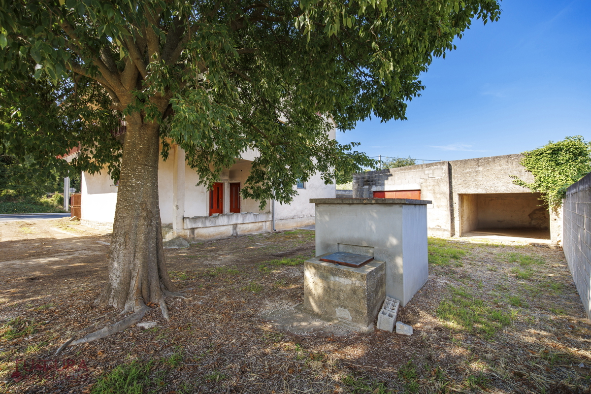 ZADAR - SMILČIĆ, HIŠA 470 M2, PRODAJA, GARAŽA!