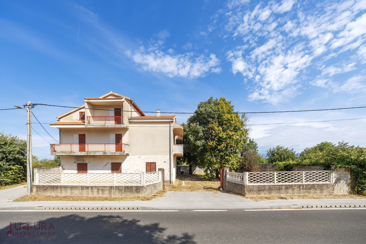 ZADAR - SMILČIĆ, HIŠA 470 M2, PRODAJA, GARAŽA!