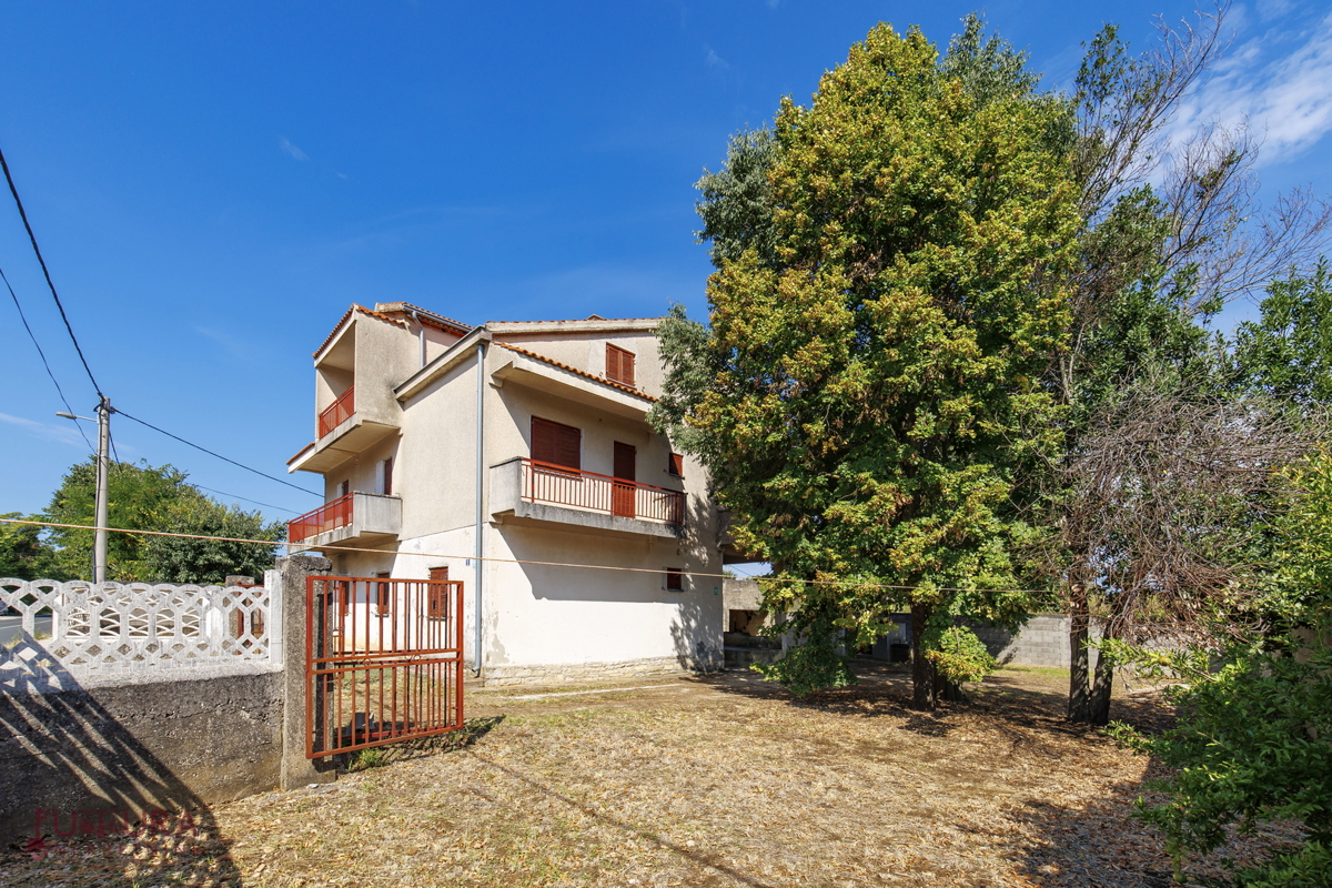 ZADAR - SMILČIĆ, HIŠA 470 M2, PRODAJA, GARAŽA!