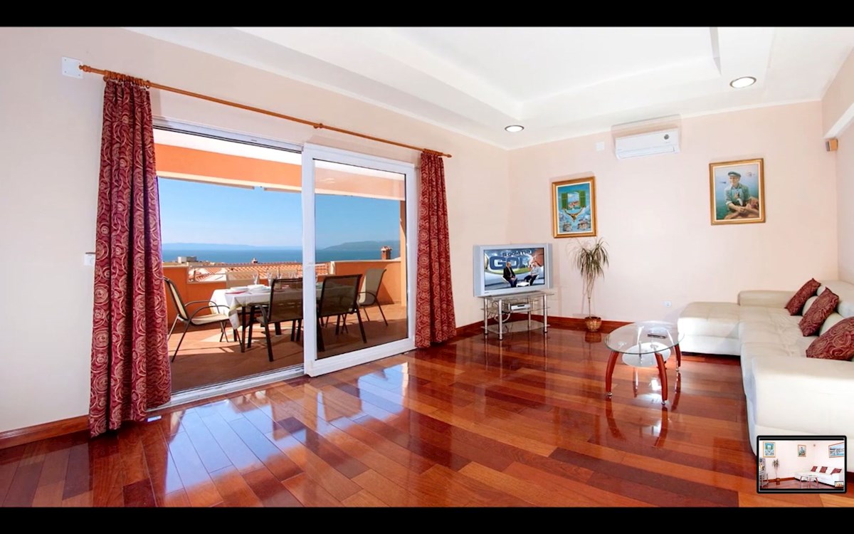 Apartmajska hiša z razgledom in bazenom