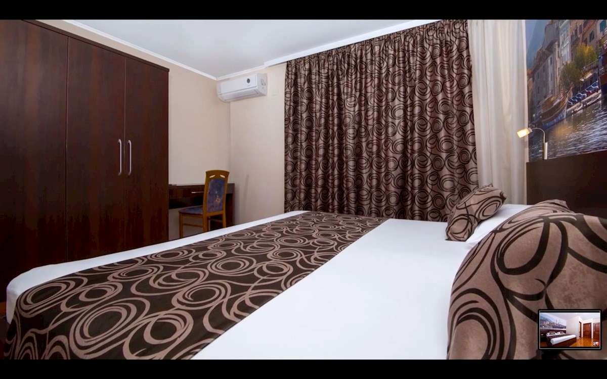 Apartmajska hiša z razgledom in bazenom