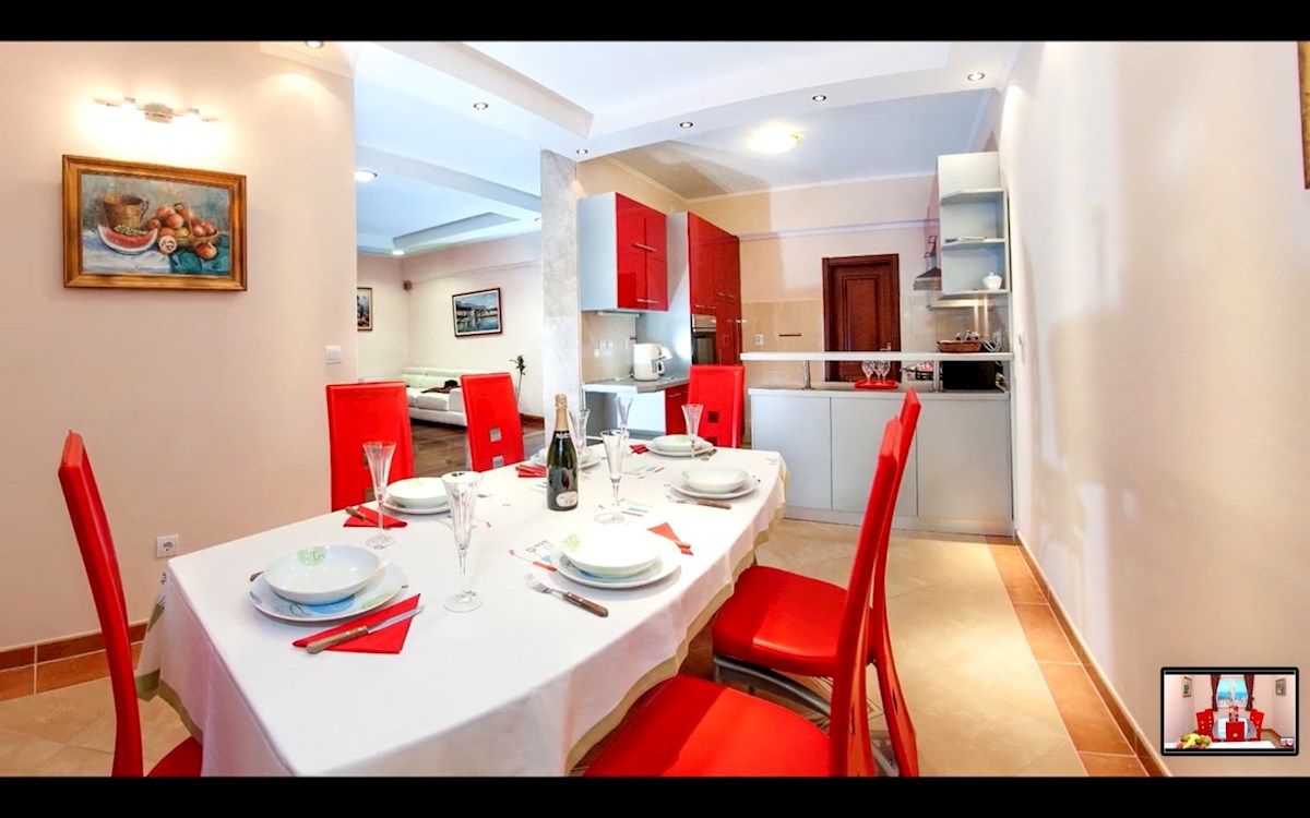 Apartmajska hiša z razgledom in bazenom