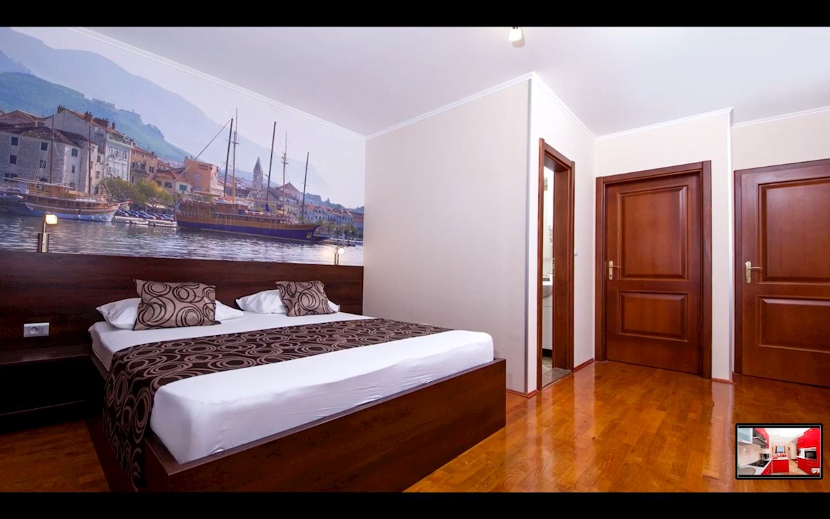 Apartmajska hiša z razgledom in bazenom