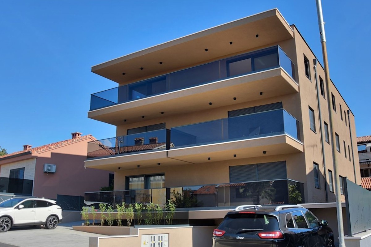 Poreč, luksuzni penthouse z garažo in čudovitim pogledom na morje