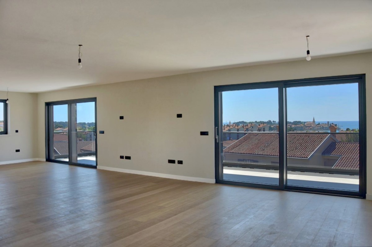 Poreč, luksuzni penthouse z garažo in čudovitim pogledom na morje