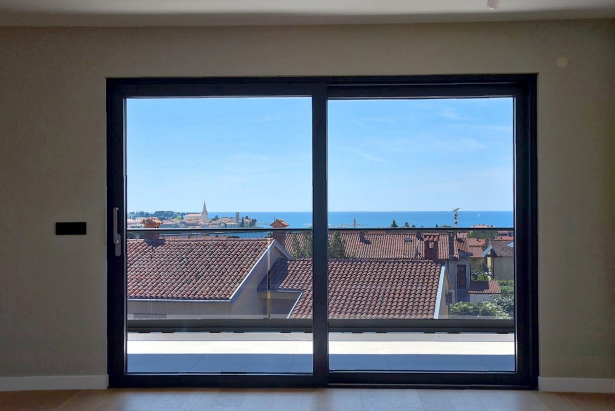 Poreč, luksuzni penthouse z garažo in čudovitim pogledom na morje