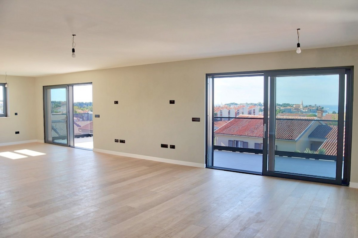 Poreč, luksuzni penthouse z garažo in čudovitim pogledom na morje