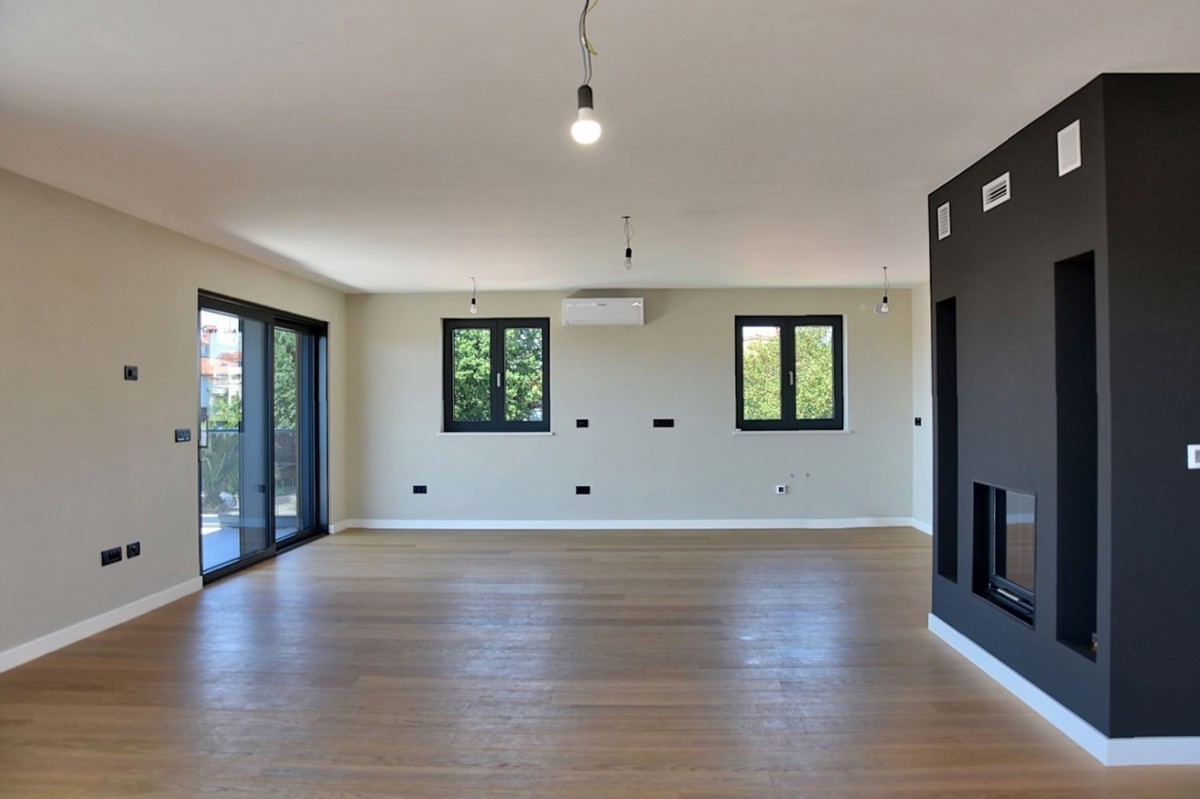 Poreč, luksuzni penthouse z garažo in čudovitim pogledom na morje