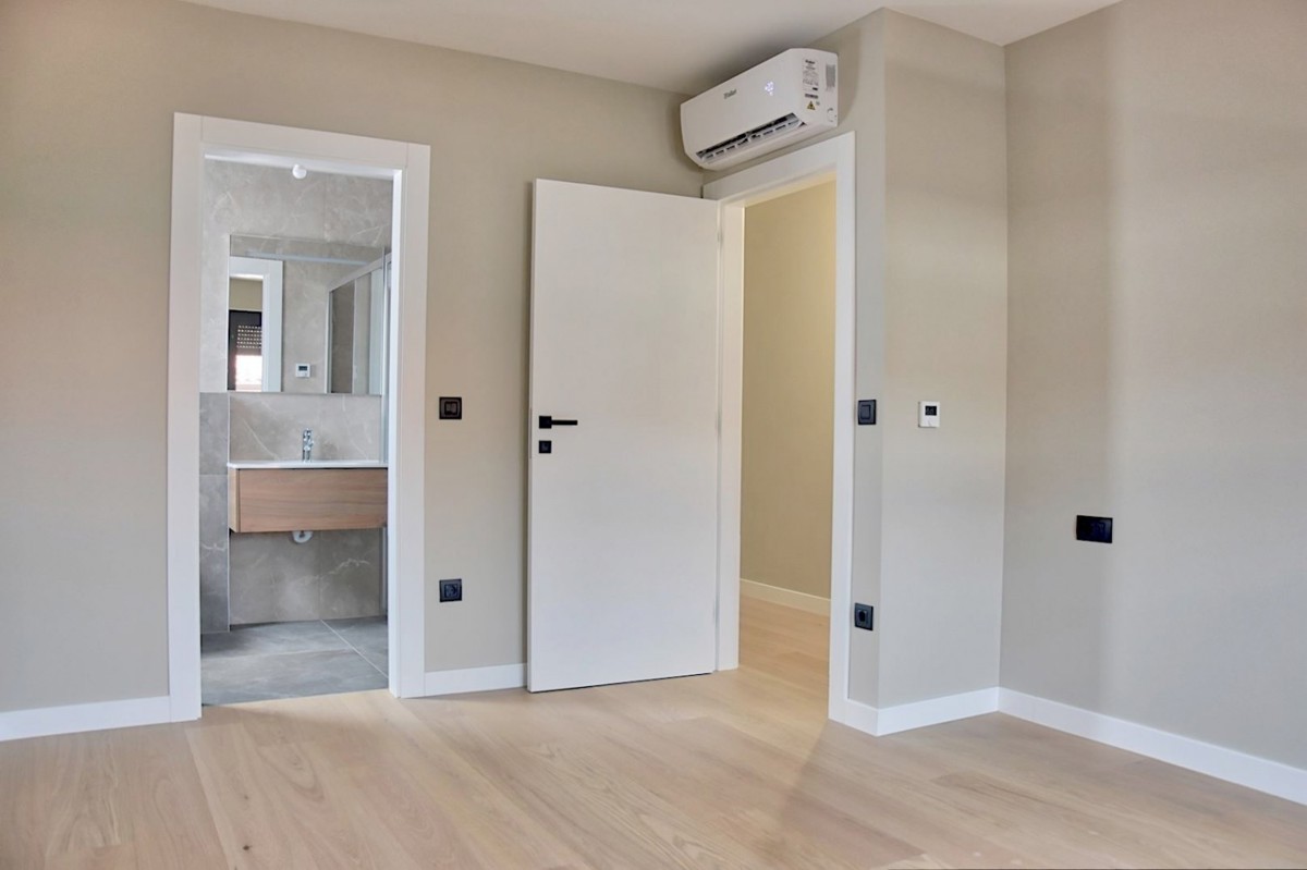Poreč, luksuzni penthouse z garažo in čudovitim pogledom na morje