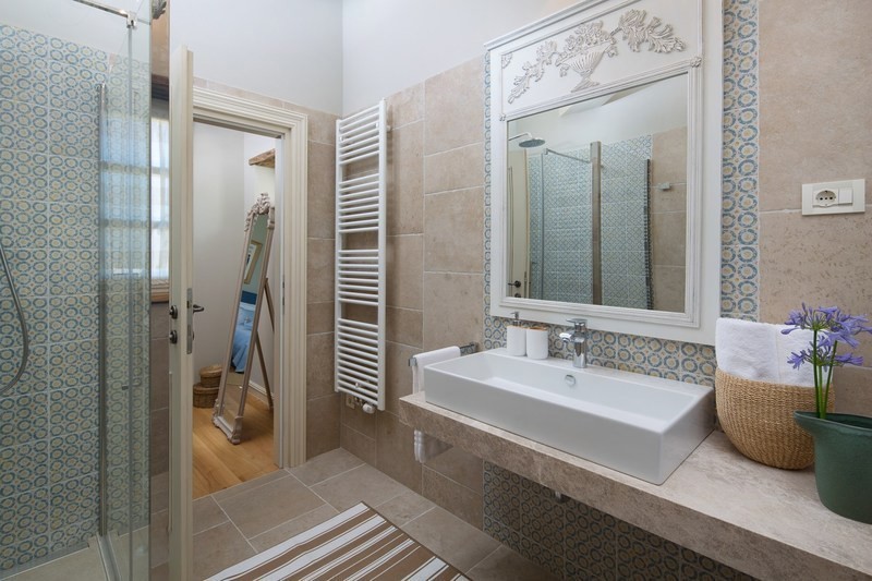 Luksuzna vila z bazenom naprodaj v osrednji Istri – mirna lokacija, 4 spalnice