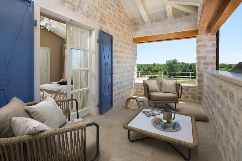 Luksuzna vila z bazenom naprodaj v osrednji Istri – mirna lokacija, 4 spalnice