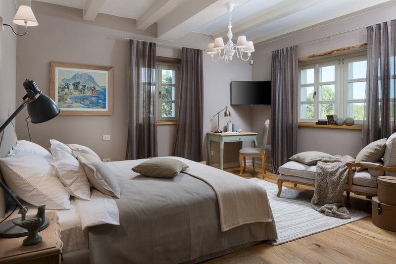 Luksuzna vila z bazenom naprodaj v osrednji Istri – mirna lokacija, 4 spalnice