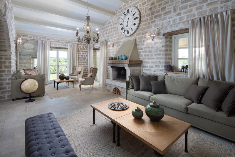 Luksuzna vila z bazenom naprodaj v osrednji Istri – mirna lokacija, 4 spalnice