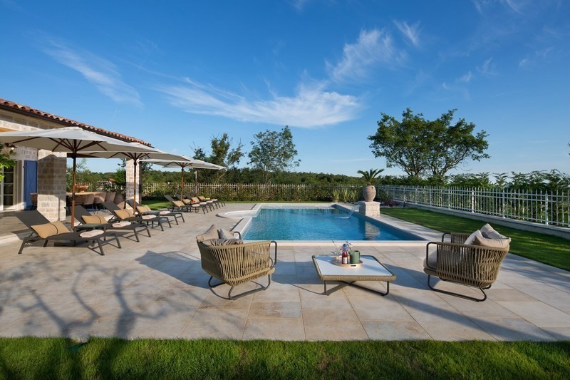 Luksuzna vila z bazenom naprodaj v osrednji Istri – mirna lokacija, 4 spalnice