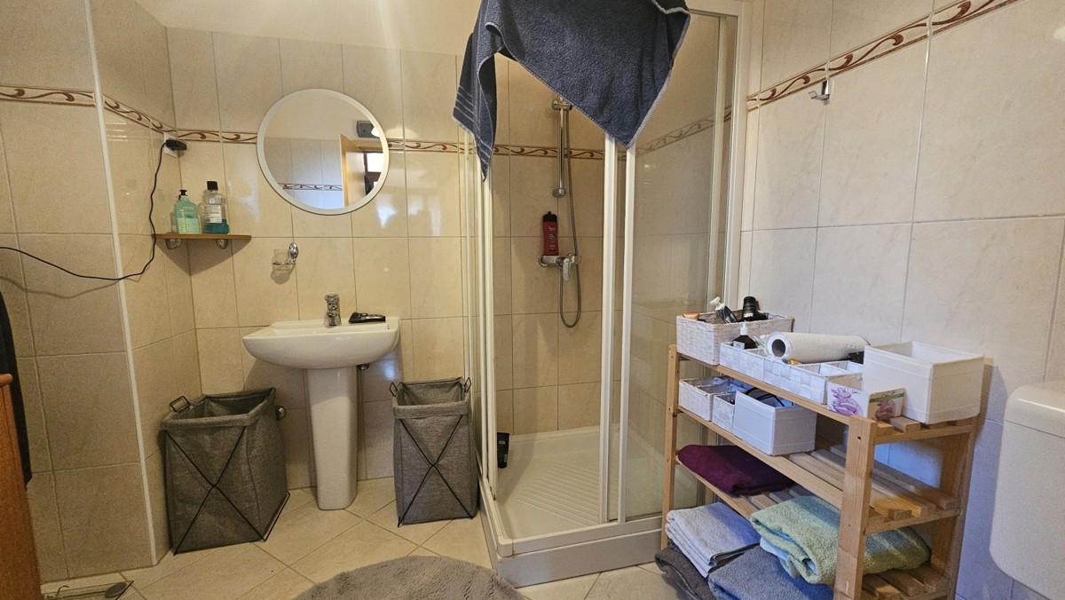 Očarljiva vila z bazenom in pogledom na morje naprodaj – Kaštelir, Istra