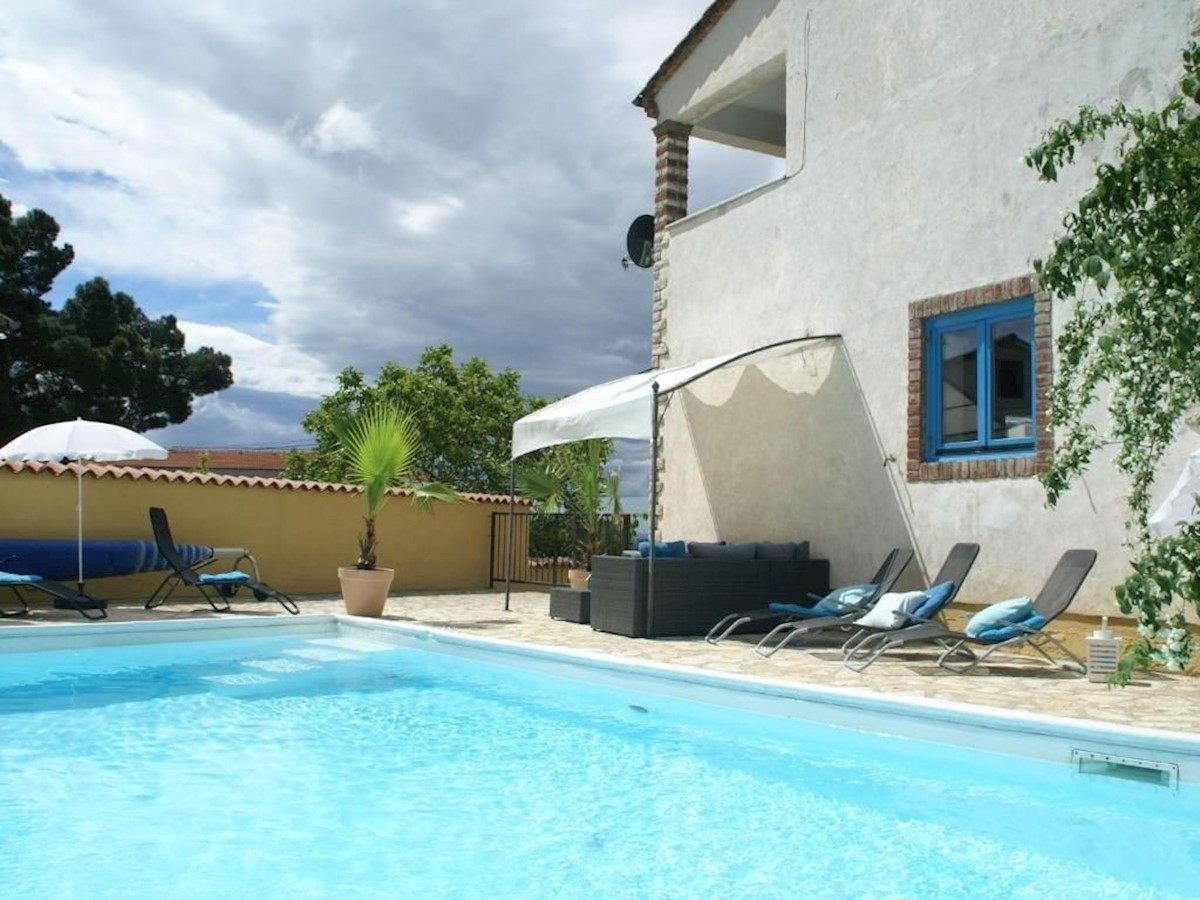 Vila sa bazenom