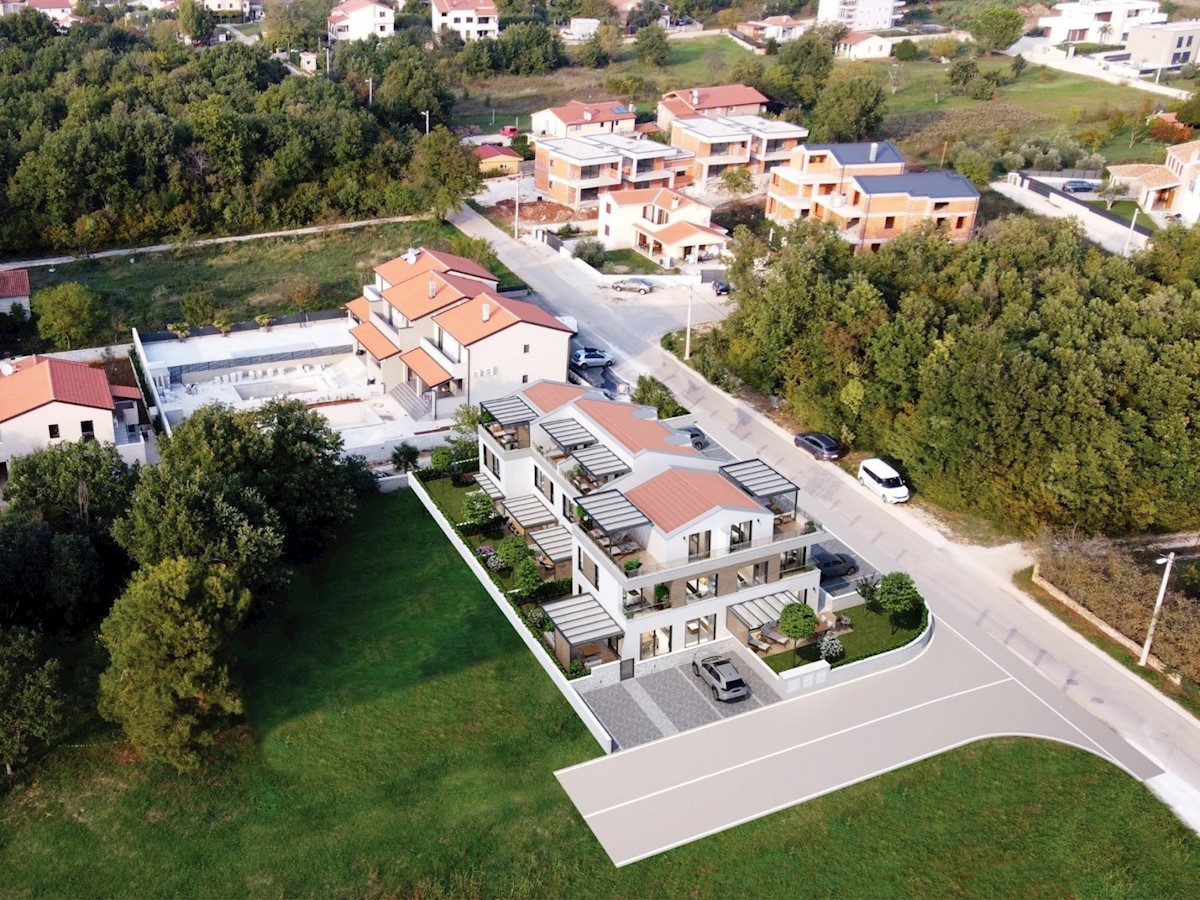 Poreč, vrstna hiša cca 2000 m ob morja