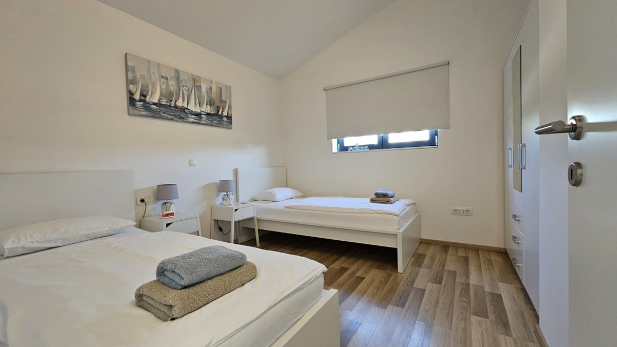 Moderna vila z bazenom v bližini Poreča - idealna za družinsko življenje, počitnice ali investicijo