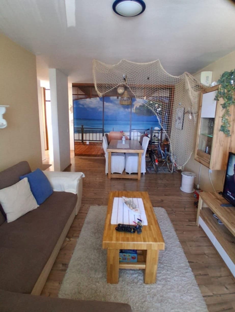 Červar Porat: PRVA VRSTA DO MORJA, trisobno stanovanje, površina 62 m², 2. nadstropje