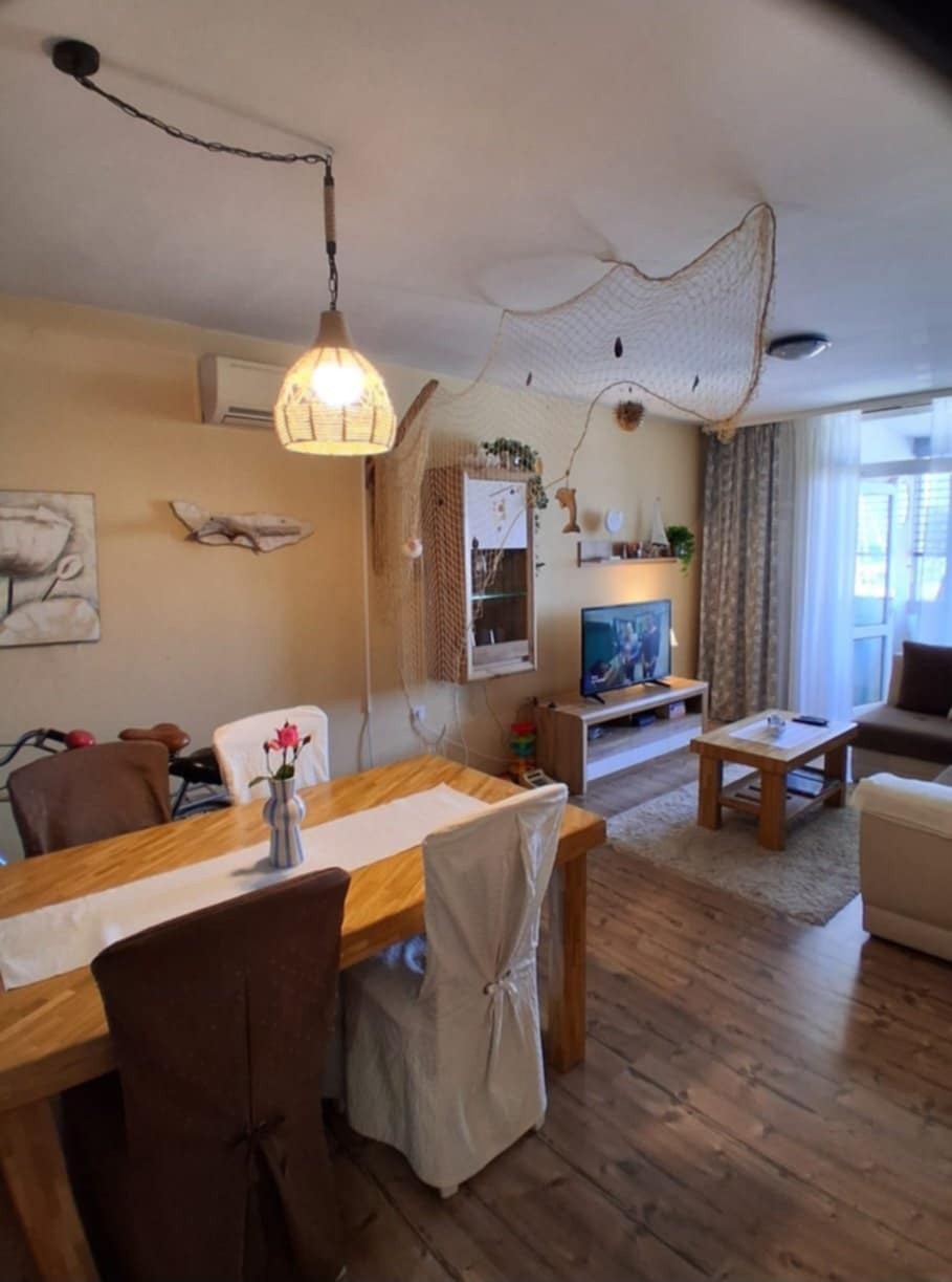 Červar Porat: PRVA VRSTA DO MORJA, trisobno stanovanje, površina 62 m², 2. nadstropje